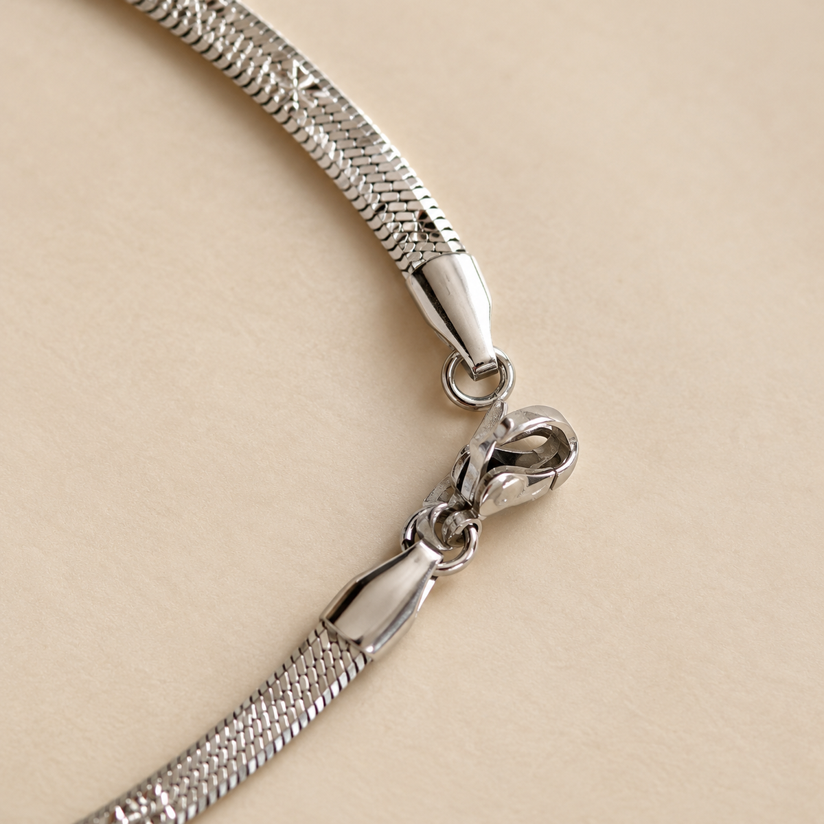 Classic Floral-Engraved Chain