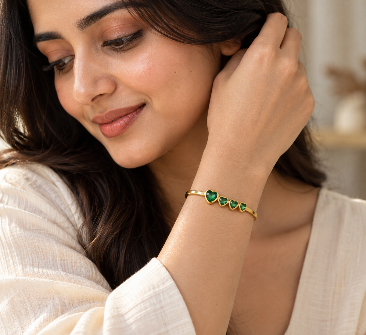 Emerald Heart Bangle – 18K Gold-Plated