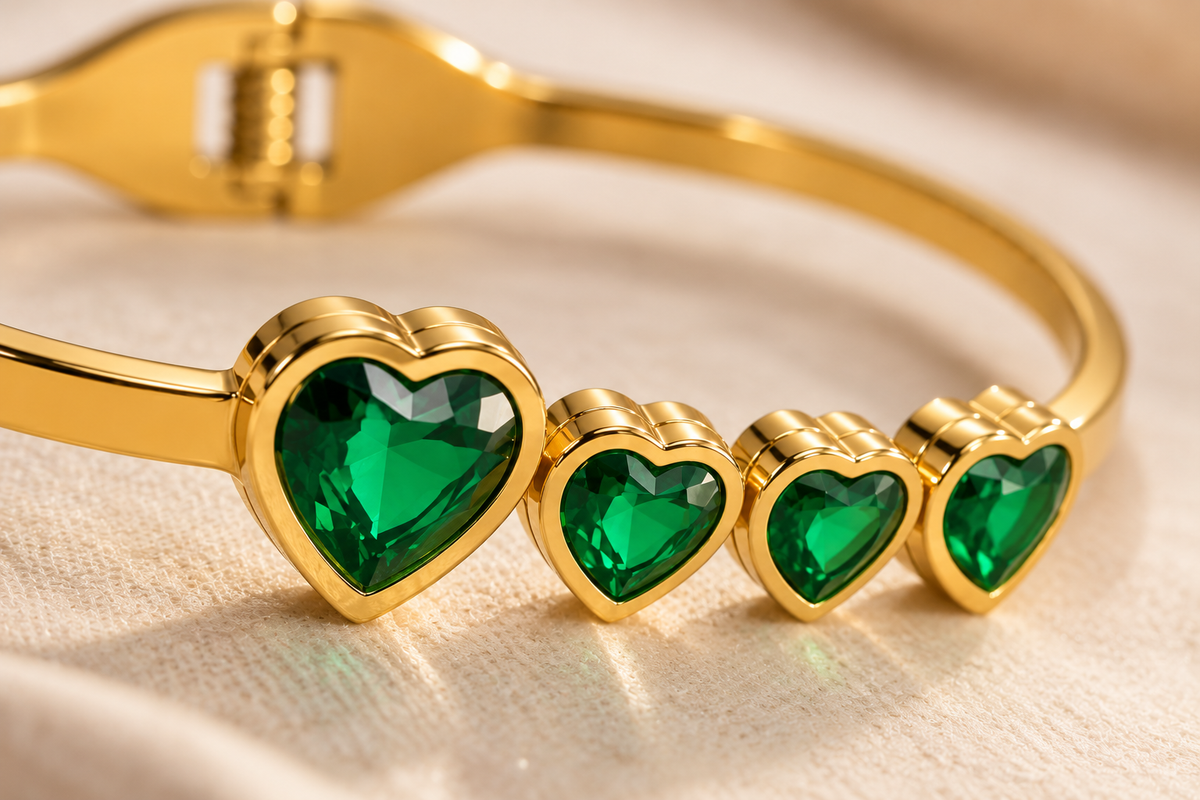 Emerald Heart Bangle – 18K Gold-Plated