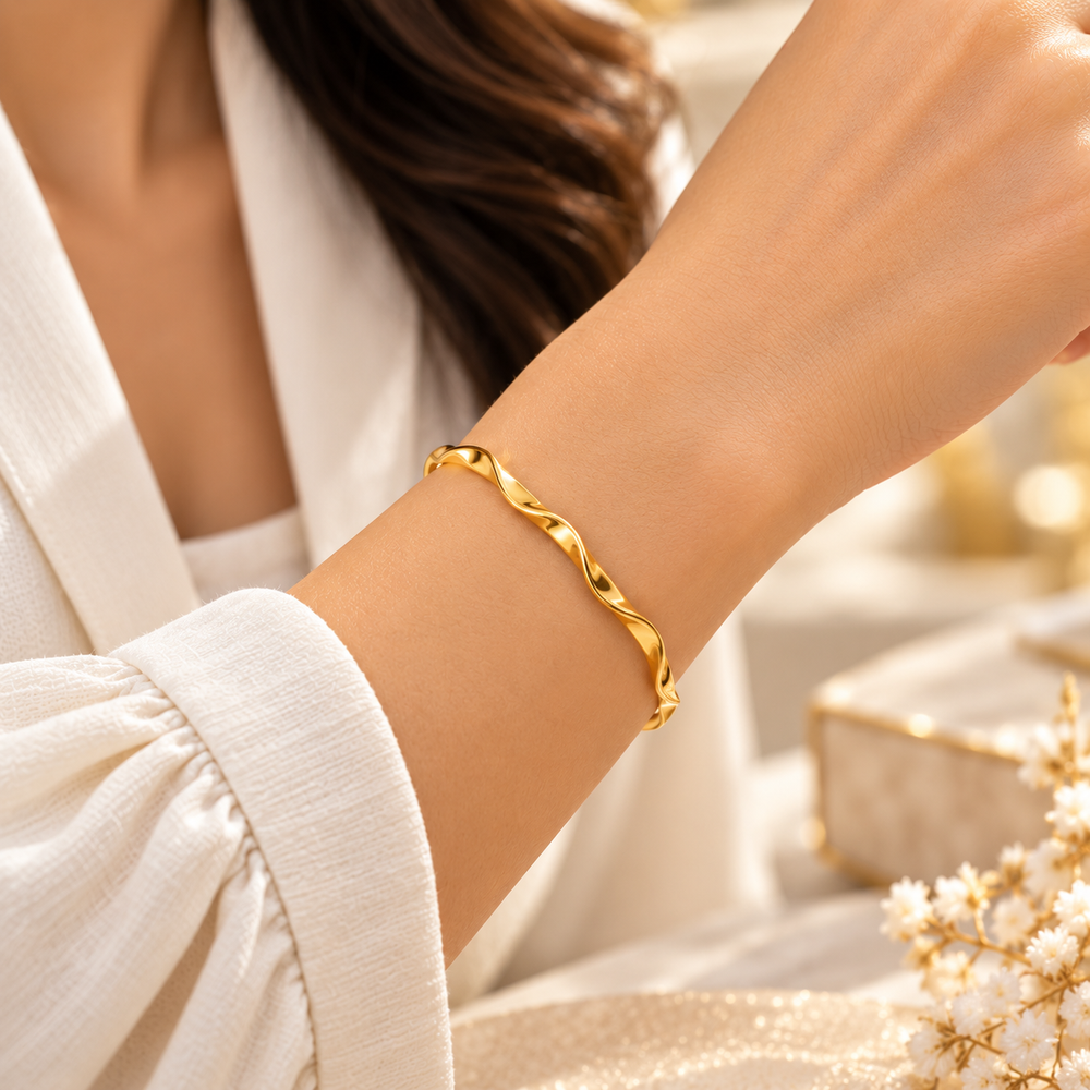 Twisted Wave Bangle – 18K Gold-Plated