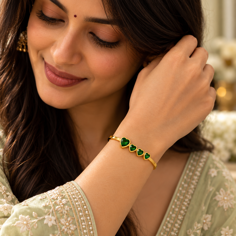 Emerald Heart Bangle – 18K Gold-Plated
