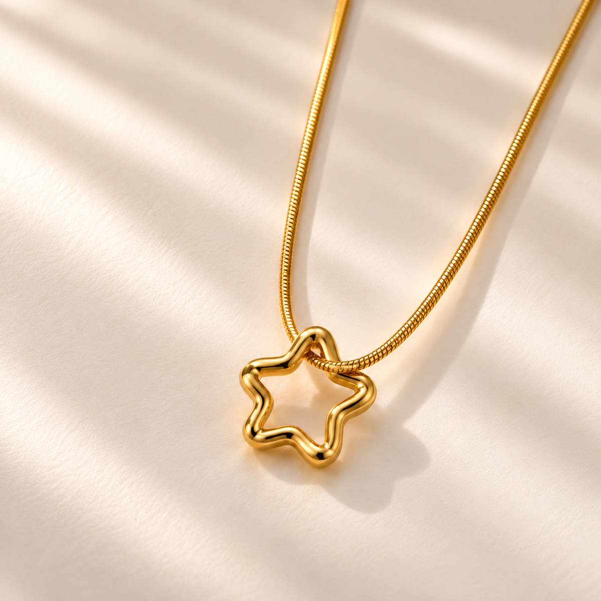 Minimal Star Pendant Necklace – 18K Gold-Plated
